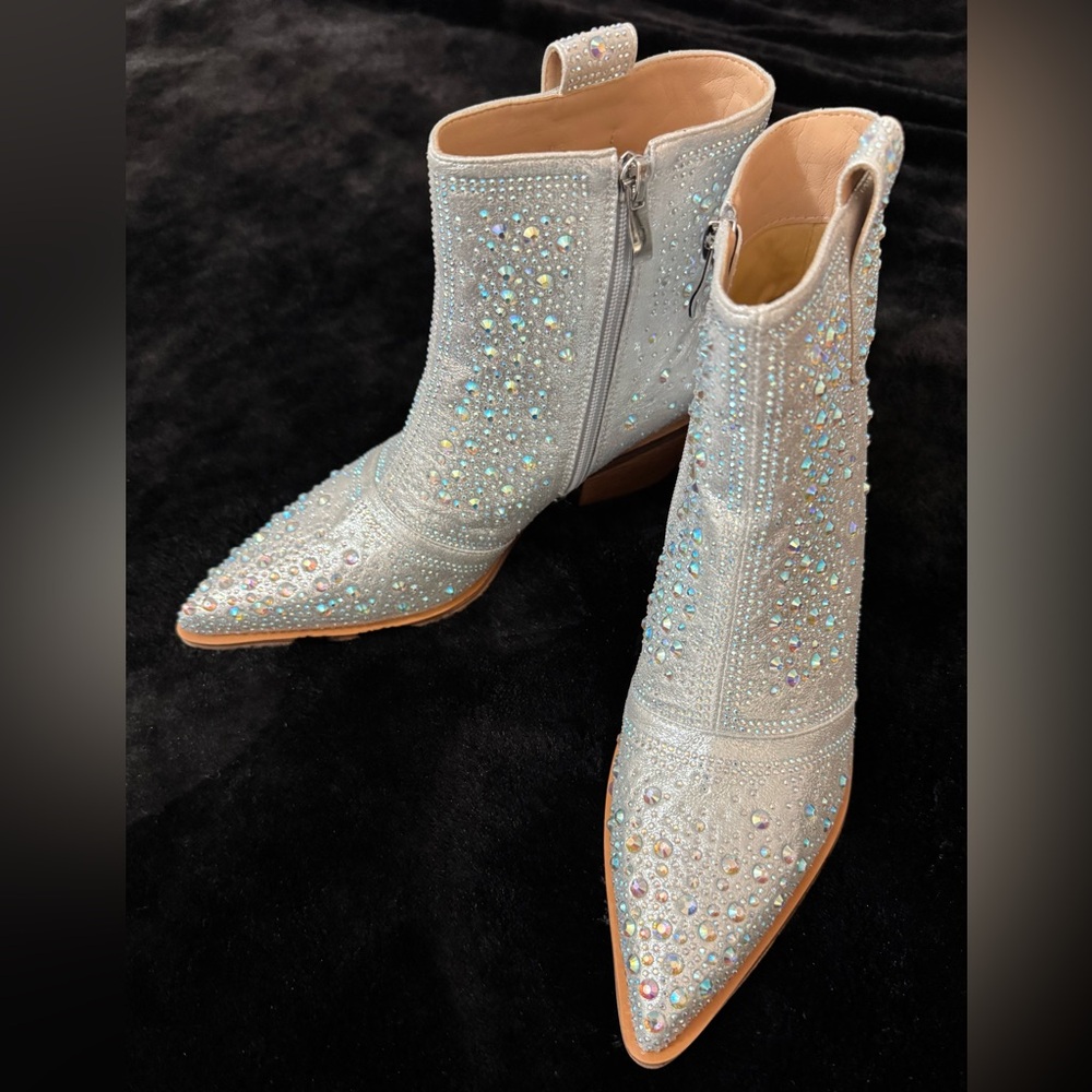 Isnom Womens Rhinestone Boots Size 7 Classy With A Hint Of Glitter 5731